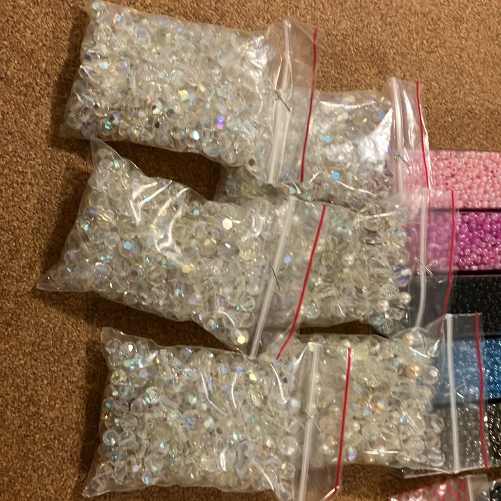 Lot of assorted beads, glass seed, beads, and AB, crafts - Picture 4 of 4